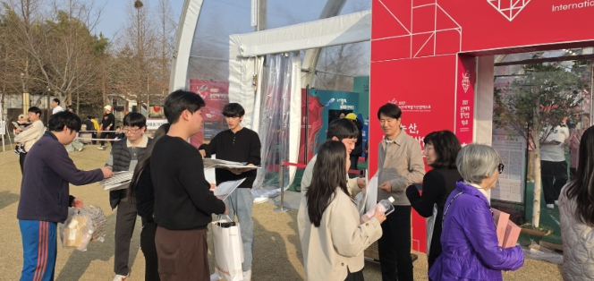 논산딸기축제서 ‘딸기엑스포대로’ 등 도로명주소 홍보