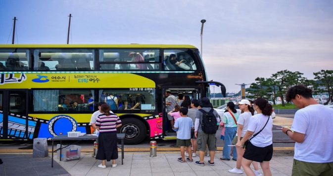 여수의 밤, 낭만이 달린다! ‘시간을 달리는 버스커’ 운행 시작