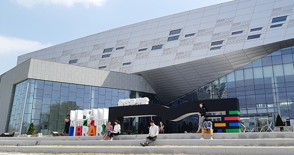 울산도서관, 그림책‘하얀 사람’원화 전시