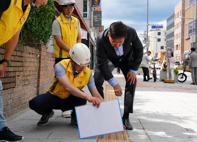 종로구, 동묘앞역·계동길 보도 정비… '친환경 명품 보행로' 변신