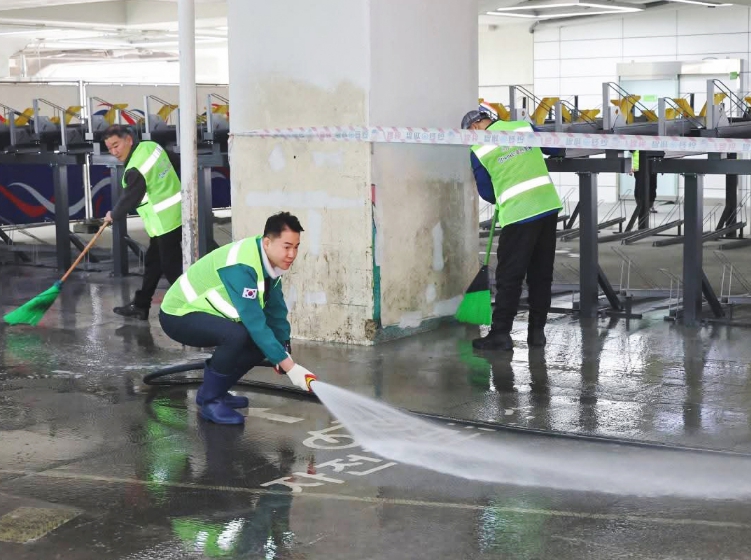 "1천여 명 힘 모았다" 도봉구, 지역 전역 대청소