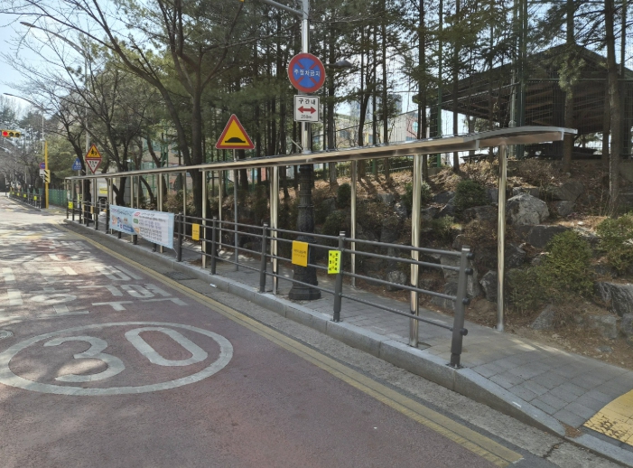 용인특례시, 수지구 초등학교 통학로 캐노피 설치 완료