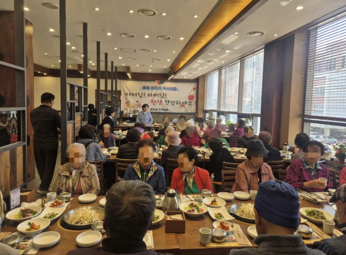 수원시 권선구 호매실동, 지역사랑 실천하는 식당 훈장골에서 어르신 50여 분께 오찬 대접