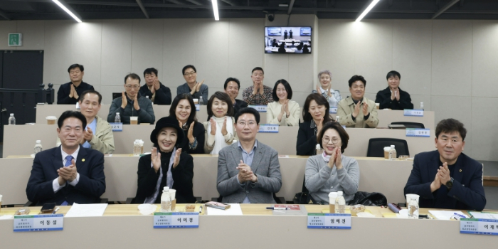 이상일 용인특례시장 "용인 반도체에 대한 전력·용수공급 계획을 정부가 세워놓고도 실행 의지를 보이지 않는 것은 국가경쟁력을 스스로 훼손하는 행위나 다름없다"