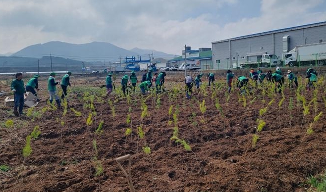 예산군 새마을회, 봄맞이 나무심기 활동 전개