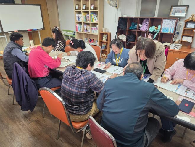 밀양시, 어르신 맞춤형 ‘찾아가는 성인문해교실’ 개강
