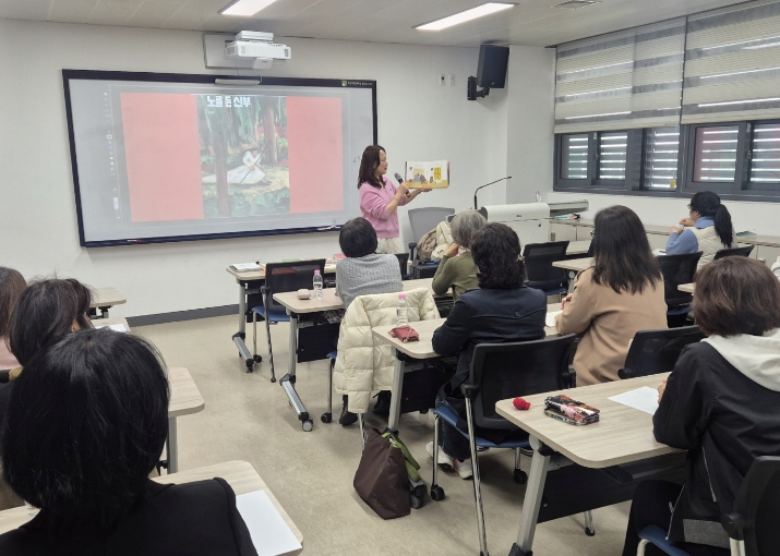 청도도서관, 그림책으로 피어나는 아이들의 꿈