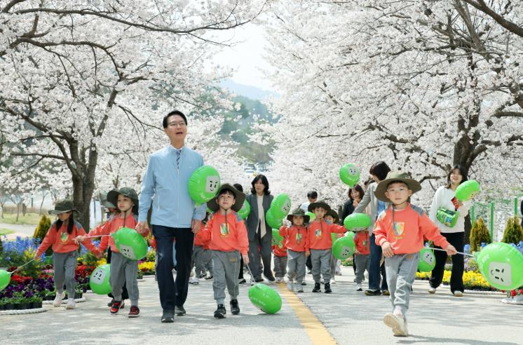 고창군, ‘봄, 봄, 봄’ 제4회 고창 벚꽃축제 성황리에 마무리
