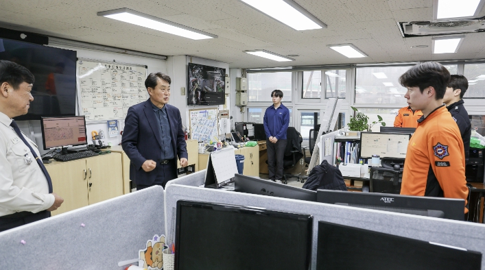 하은호 군포시장, 신속한 구조활동 펼친 소방대원 격려...철쭉축제 안전 대응도 당부
