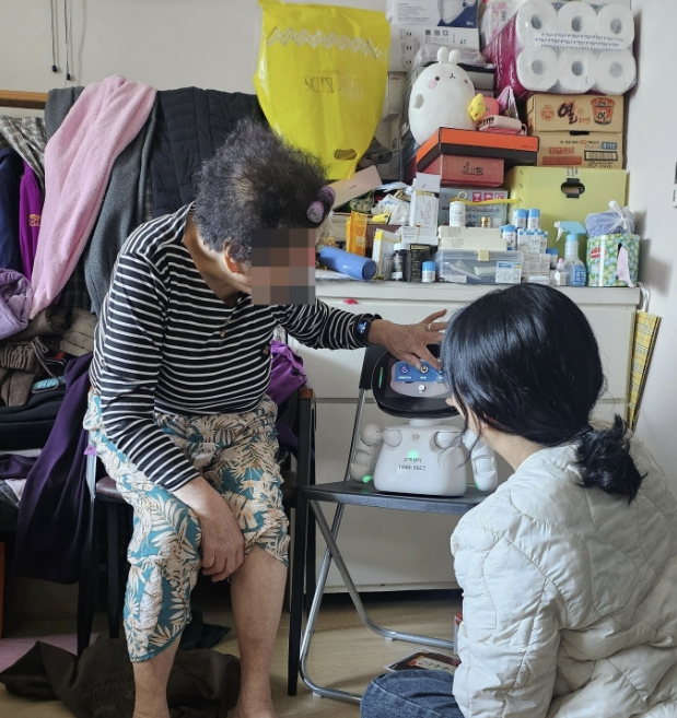 구리시, 취약계층 인공지능(AI) 돌봄 로봇 '다솜이' 반복 교육으로 어르신 활용도·만족도 향상