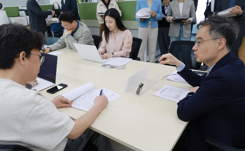 충북, 청년 고용률 전국 유일 ‘수도권 추월’