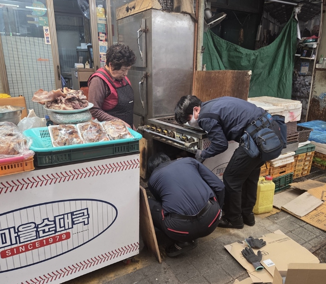 송파구, 전통시장에 K급 소화기 지원부터 스마트 방역까지 '안전 든든'