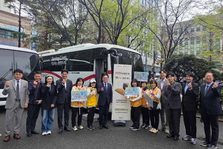 강서구, 구청 앞 '생명 나눔 릴레이'...공직자 사랑의 헌혈로 온정 전하다