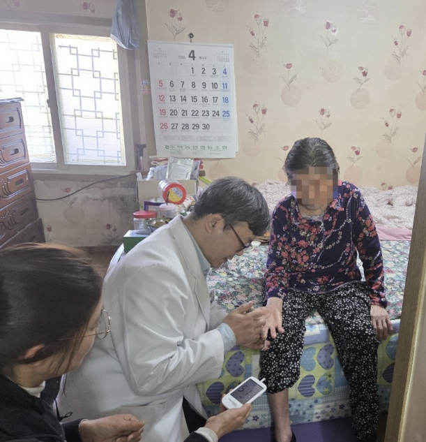 충주시, '찾아가는 방문진료' 확대… 의료 사각지대 없앤다