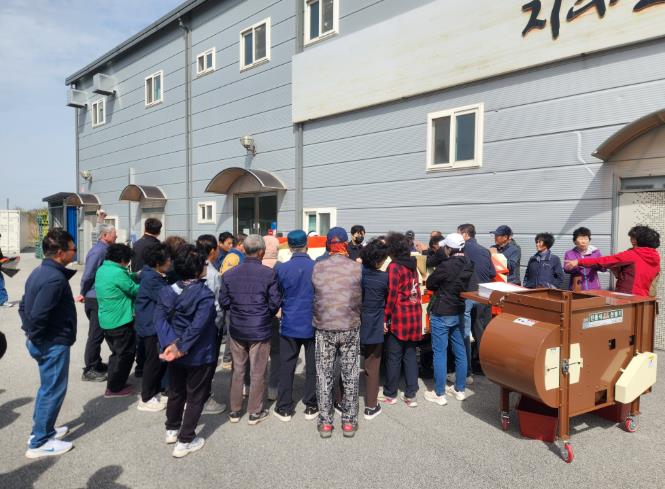 남원시농업기술센터, 자주식 들깨 탈곡기 시연회 개최
