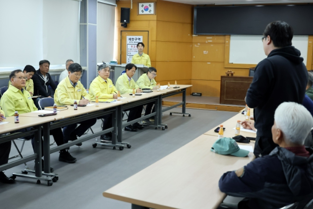 김영식 고창군수 권한대행, 해리 축산농가 민원 현장중재…“인근 토사반출 전면중단”