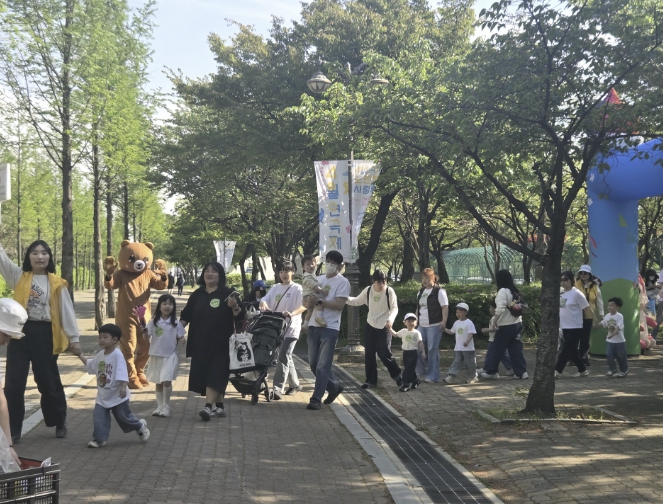 안산시, 화랑유원지서 국공립어린이집 가족 1,400명 걷기 행사