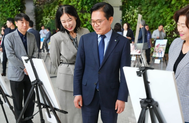천안시, ‘육아하는 아빠’ 사진전 개최…가족 친화 문화 확산