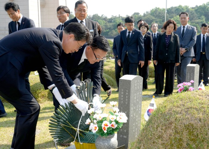 전남도, 국립5·18민주묘지 합동 참배