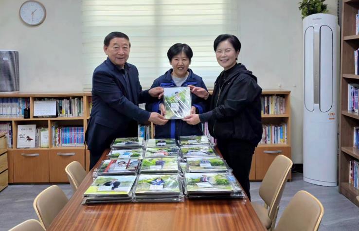 산청예총·산청사진작가협, 이레마을에 사진 전달
