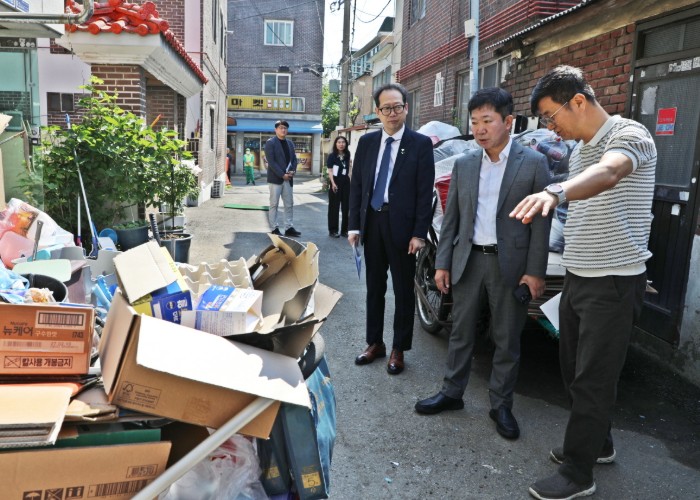 수원시 권선구, 세류2동 골목 적치물 민원 현장 점검