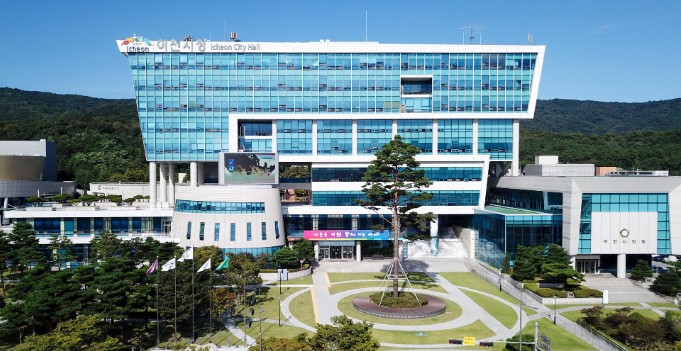 이천시, 도내 반도체 기업 잇단 방문… 투자유치 확대 시동