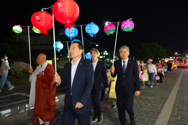 함양군, ‘마음은 평안으로 세상은 화합으로’ 연등문화축제 개최
