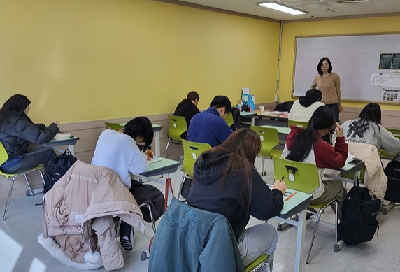 창원시 학교밖청소년, 2026년 제1회 검정고시 ‘97% 합격’ 쾌거
