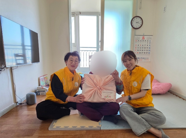 중구 “어르신들 모두 감사해효(孝)~”영주2동 지역사회보장협의체, 가정의달 나눔 펼쳐