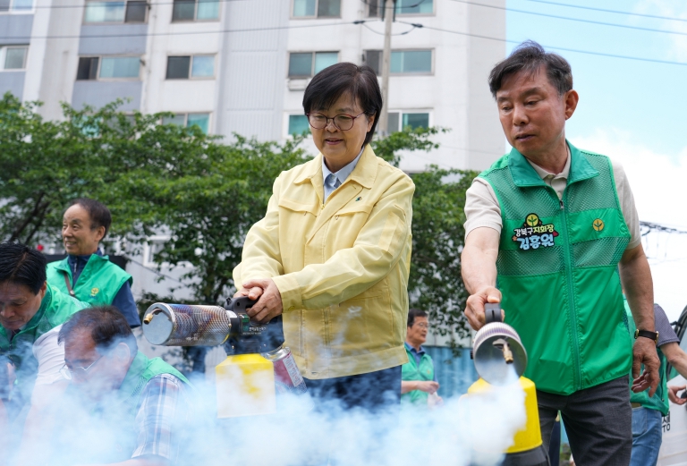 강북구 새마을회, 여름철 방역 발대식 개최… 우이천 환경정화도 함께