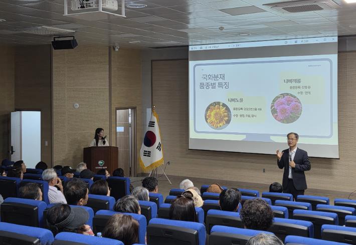 “최고의 작품 선보인다”…함평군 농업기술센터, 국향대전 대비 분재 교육 열기 가득
