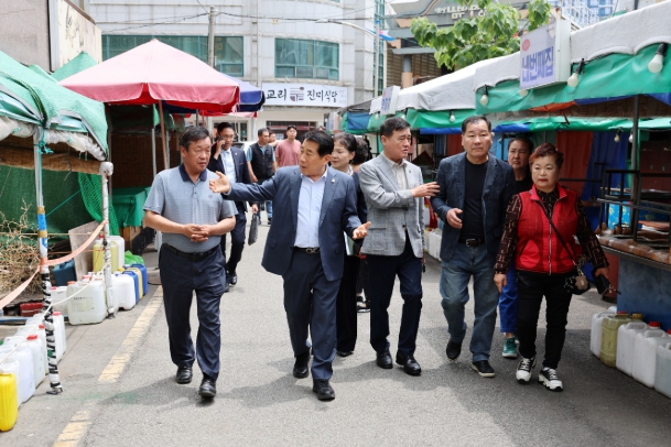 양산시장, 전통시장 방문하며 민생챙기기 본격 시동