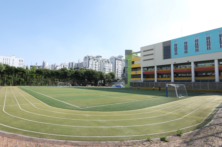 강남구, 학교 운동장 개방 23곳으로 확대…4년 만에 4배
