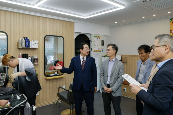 이복원 경제부지사, 옥천군 청산면서 농어촌 기본소득 현장을 직접 걷다