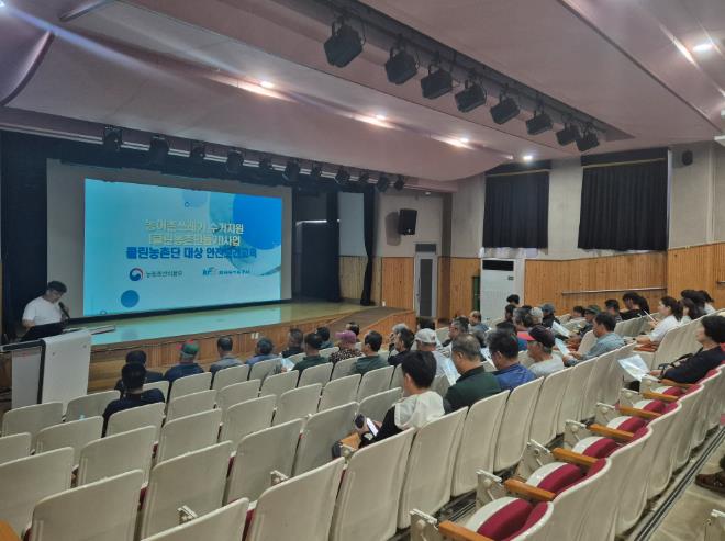고창군, ‘농어촌쓰레기 수거지원사업’ 본격..“클린농촌반이 방치된 쓰레기 수거”
