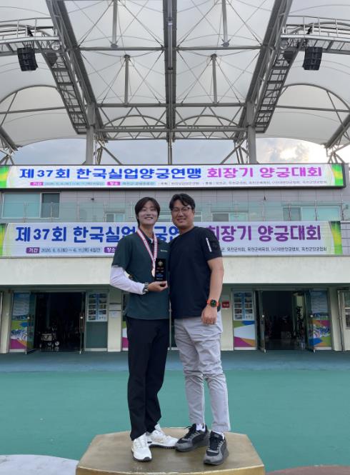 공주시청 박성철 선수, 실업연맹 회장기 양궁대회서 메달 3개 획득