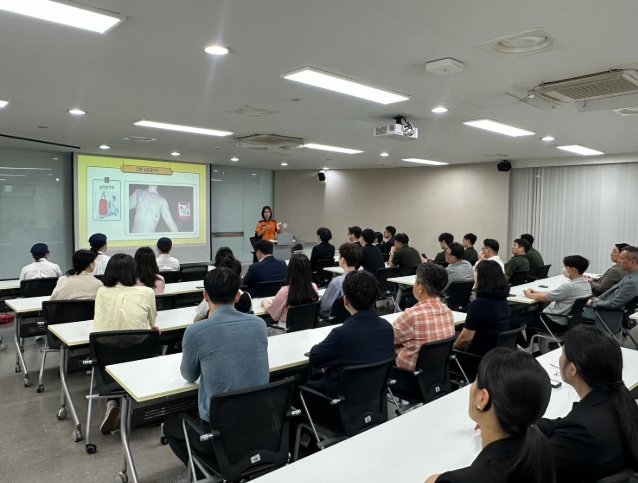 천안서북소방서, 갤러리아센터시티 임직원 대상 심폐소생술 교육 실시