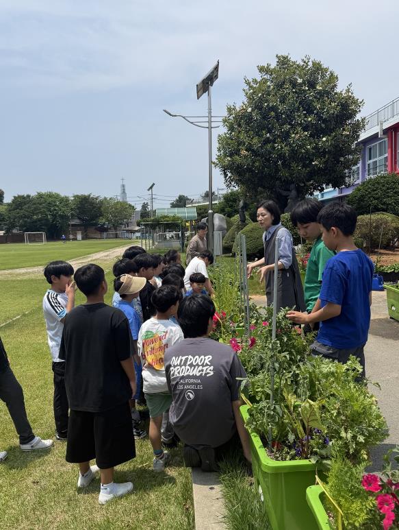 나주시, 치유텃밭교실 운영…학생들 마음에 생명과 성장 심는다
